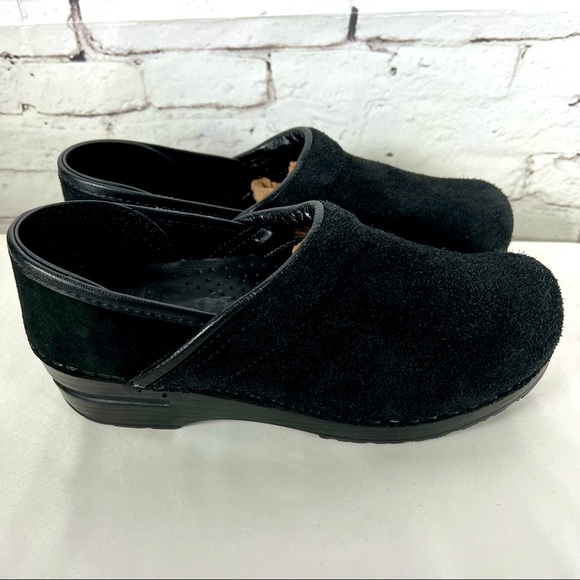 dansko black suede clogs
